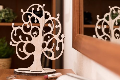 Krea-Wood jewelry holder, made by oak wood with birdie in white colour
