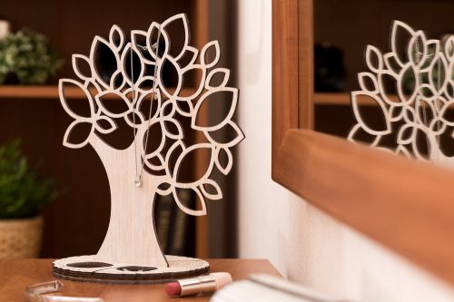 Krea-Wood tölgyfából készült ékszertartó fa leveles motívummal, fehér színben