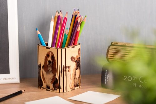 Krea-Wood nyírfából kézzel készült írószertartó kutyás-cicás motívummal