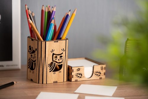 Krea-Wood tölgyfából kézzel készült írószertartó papírtömb tartóval, bagoly mintával