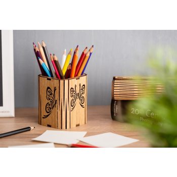   Krea-Wood tölgyfából kézzel készített írószertartó, pillangók