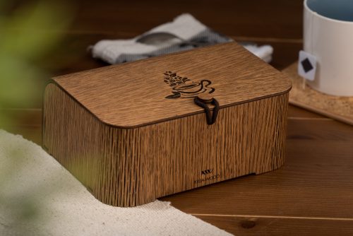 Krea-Wood tölgyfából kézzel készült teásdoboz teáscsésze motívummal, barna színben