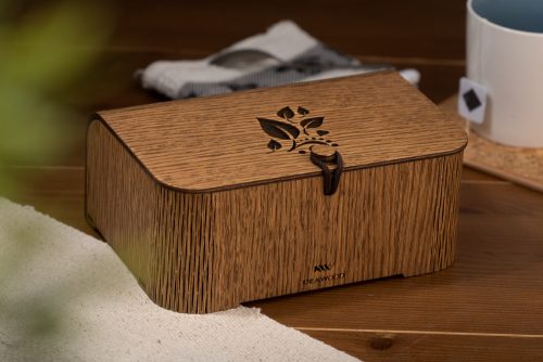 Krea-Wood tea box, made of oak wood with a tea leaf motif, in brown colour