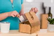 Krea-Wood tölgyfából kézzel készült teásdoboz tealevél motívummal, natúr színben
